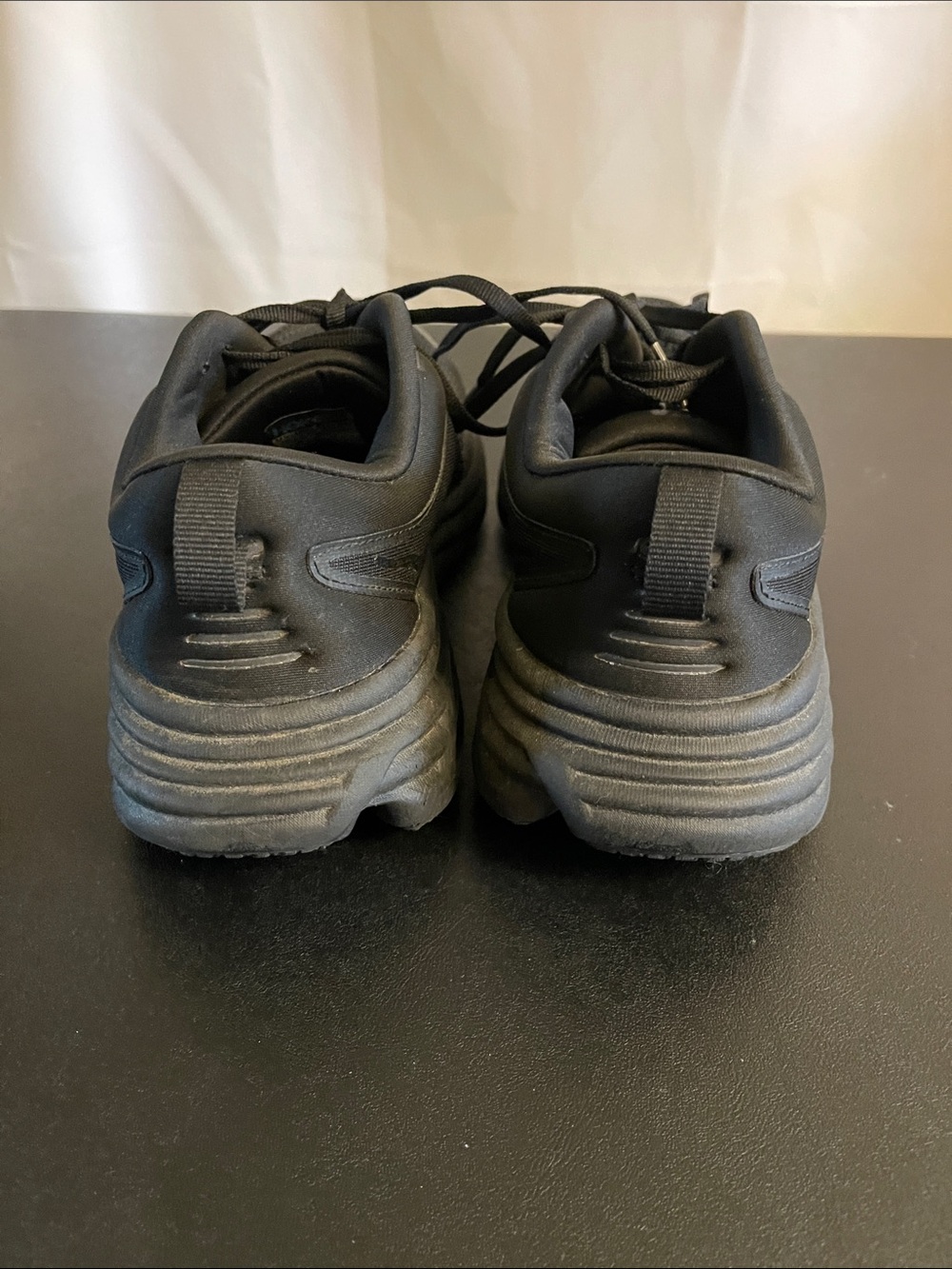 Hoka Women's All-Black Athletic Running Shoes Bondi 8 Size 7 B Medium - Picture 2 of 7
